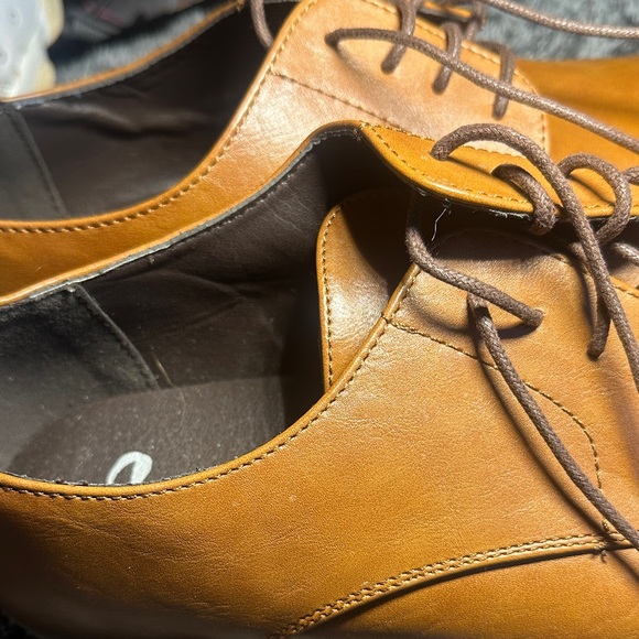 Tan Leather Men\'s Oxfords main image 4